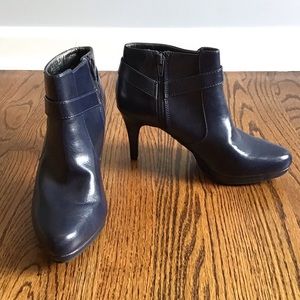 Lifestride navy heeled ankle booties